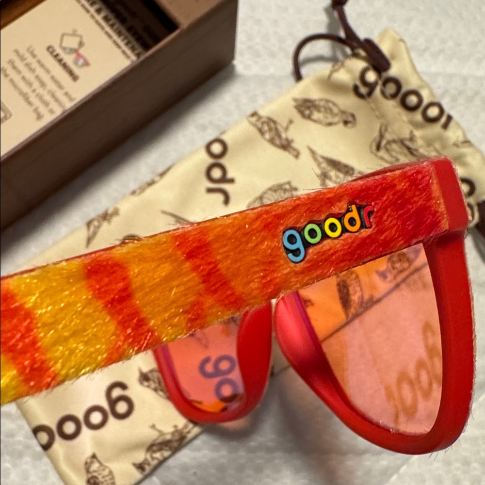 Goodr Birder Fervor look macaw I made it! Sunglasses limited edition fuzzy fur - Picture 5 of 6